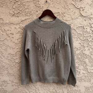 CBRAND Gray Fringe Long Sleeve Sweater Size Medium
